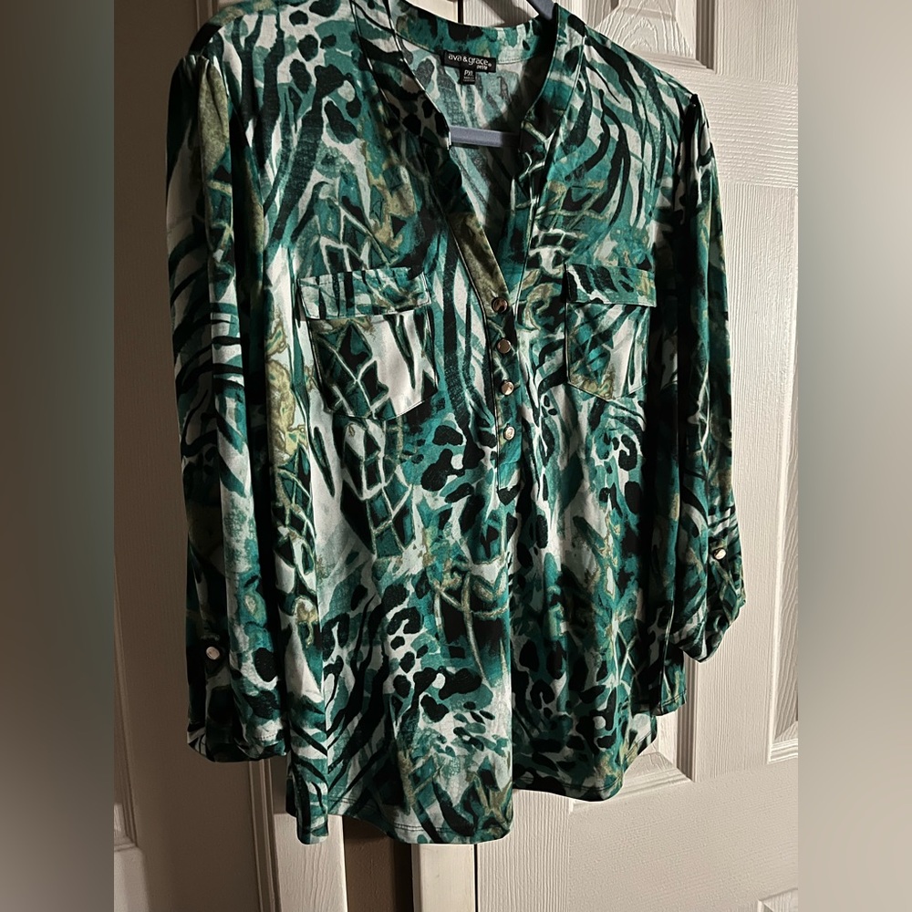 Ava & Grace Green Abstract Blouse
